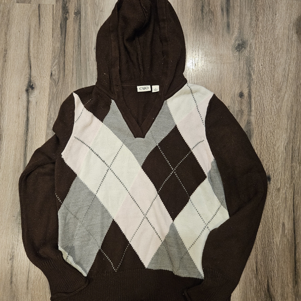Cato V-Neck Sweater with Argyle Design in Brown and Cream